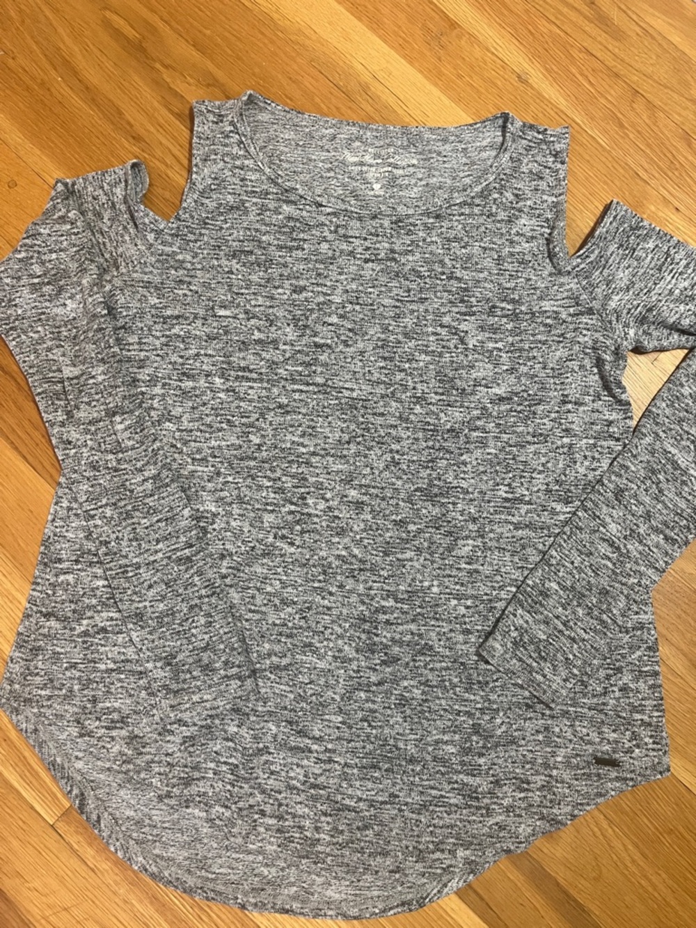 Hollister Heather Gray Cold-Shoulder Long Sleeve Tee
